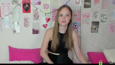 Snapshot of little_radiant_sun chatting on October 18, 8:26 am Kriss online show from October 18, 8:26 am