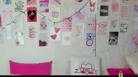 Snapshot of little_radiant_sun chatting on October 21, 9:32 am Kriss online show from October 21, 9:32 am