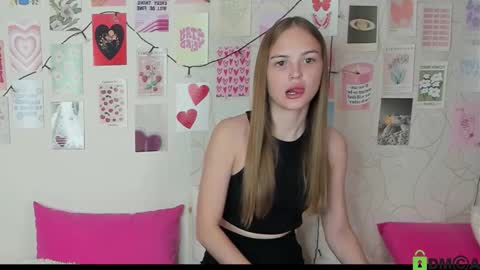 Snapshot of little_radiant_sun chatting on October 25, 8:00 am Kriss online show from October 25, 8:00 am