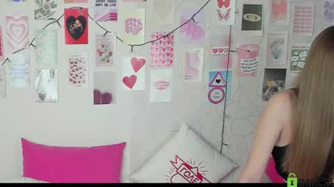 Snapshot of little_radiant_sun chatting on November 13, 8:35 am Kriss online show from November 13, 8:35 am