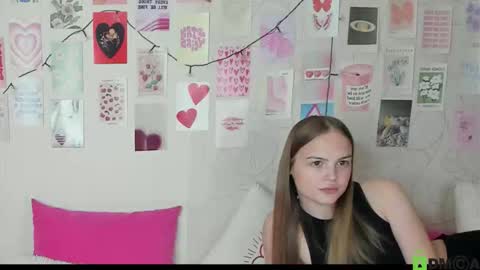 Snapshot of little_radiant_sun chatting on November 14, 10:47 am Kriss online show from November 14, 10:47 am