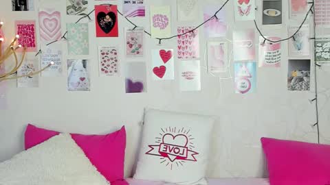 Snapshot of little_radiant_sun chatting on January 17, 7:24 am Kriss online show from January 17, 7:24 am