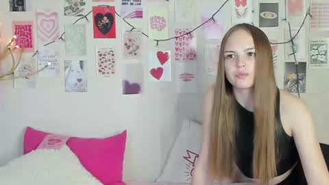 Snapshot of little_radiant_sun chatting on February 6, 9:34 am Kriss online show from February 6, 9:34 am