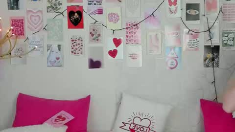 Snapshot of little_radiant_sun chatting on February 18, 8:32 am Kriss online show from February 18, 8:32 am