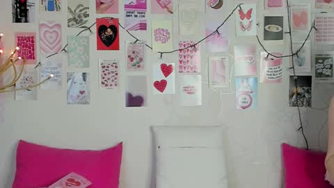 Snapshot of little_radiant_sun chatting on February 20, 9:32 am Kriss online show from February 20, 9:32 am