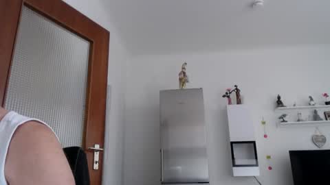 little_sow online show from April 15, 2:24 pm