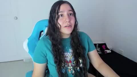 Snapshot of little_sparkles_0f_l0v3 chatting on December 18, 10:16 pm Laire online show from December 18, 10:16 pm