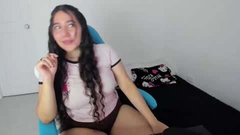 Snapshot of little_sparkles_0f_l0v3 chatting on December 22, 10:07 pm Laire online show from December 22, 10:07 pm