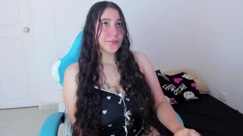 Snapshot of little_sparkles_0f_l0v3 chatting on February 7, 8:45 pm Laire online show from February 7, 8:45 pm