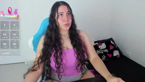 Snapshot of little_sparkles_0f_l0v3 chatting on February 10, 10:47 pm Laire online show from February 10, 10:47 pm