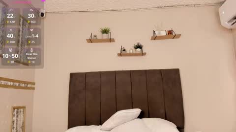 Snapshot of little_sugar19 chatting on October 13, 7:58 pm alex online show from October 13, 7:58 pm