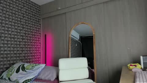 Snapshot of little_sugar19 chatting on February 4, 9:48 am alex online show from February 4, 9:48 am