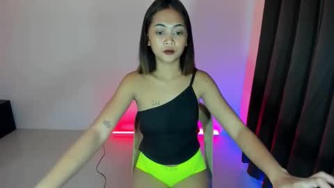 Snapshot of little_sunshine18 chatting on March 22, 12:30 pm shine online show from March 22, 12:30 pm