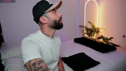 Snapshot of little_vannesaa chatting on February 18, 8:47 pm little_vannesaa online show from February 18, 8:47 pm