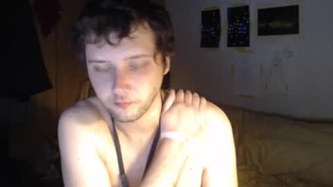 littlealien7 online show from October 26, 8:09 am