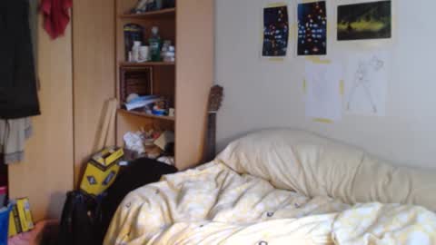 littlealien7 online show from November 2, 5:21 am