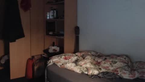 littlealien7 online show from May 1, 11:37 am