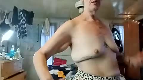 Snapshot of littlebigsquirt7945 chatting on September 27, 12:21 pm Sady Jayne online show from September 27, 12:21 pm