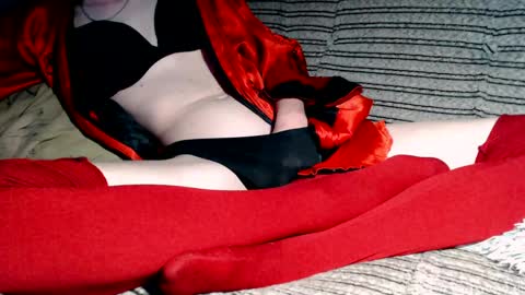 Snapshot of littlebuddycze chatting on May 24, 1:10 am Malej Kmo online show from May 24, 1:10 am
