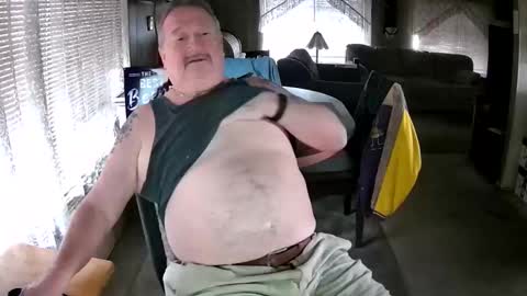 Snapshot of littled83057 chatting on November 18, 7:18 pm Littled83057 online show from November 18, 7:18 pm