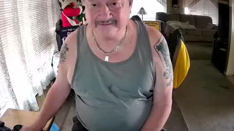 Snapshot of littled83057 chatting on December 20, 7:32 pm Littled83057 online show from December 20, 7:32 pm