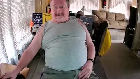 Snapshot of littled83057 chatting on February 6, 7:06 pm Littled83057 online show from February 6, 7:06 pm