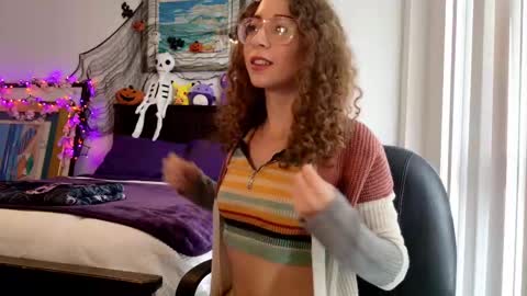 littledeathtrap online show from September 29, 7:40 pm