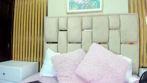 Snapshot of littledoll1___ chatting on February 7, 11:47 am Vanne online show from February 7, 11:47 am