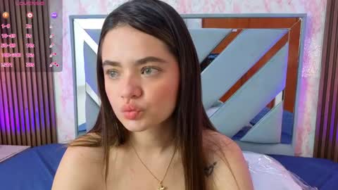 Snapshot of littleesara18 chatting on April 28, 11:15 am Sara online show from April 28, 11:15 am