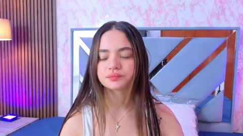 Snapshot of littleesara18 chatting on May 1, 11:15 am Sara online show from May 1, 11:15 am