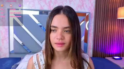 Snapshot of littleesara18 chatting on May 7, 2:44 pm Sara online show from May 7, 2:44 pm