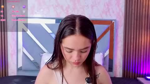 Snapshot of littleesara18 chatting on May 25, 11:27 am Sara online show from May 25, 11:27 am