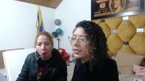 littlejules25 online show from February 18, 4:52 am