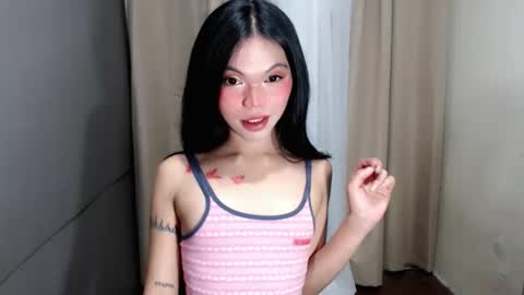 littlelace_ online show from February 27, 7:41 am
