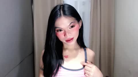littlelace_ online show from March 3, 9:31 pm