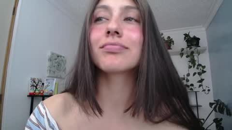 Snapshot of littlelaksmi chatting on April 7, 9:37 pm Laksmi online show from April 7, 9:37 pm