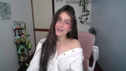 Snapshot of littlelaksmi chatting on April 20, 10:11 pm Laksmi online show from April 20, 10:11 pm