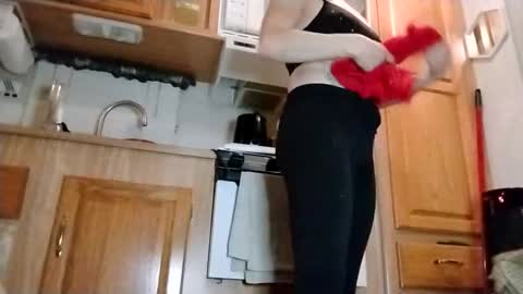 littleleo96 online show from October 12, 5:06 am