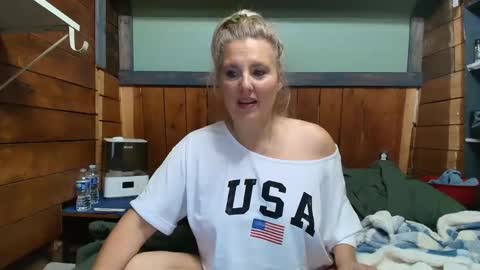 Snapshot of littlelisa1 chatting on February 14, 5:10 pm lisanixs online show from February 14, 5:10 pm