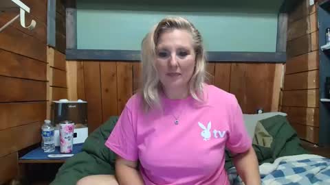 Snapshot of littlelisa1 chatting on March 8, 3:10 am lisanixs online show from March 8, 3:10 am