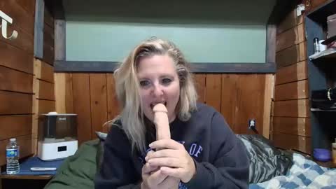 Snapshot of littlelisa1 chatting on March 17, 8:23 pm lisanixs online show from March 17, 8:23 pm