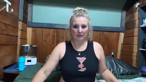 Snapshot of littlelisa1 chatting on March 29, 1:16 am lisanixs online show from March 29, 1:16 am