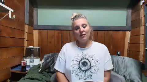 lisanixs online show from May 12, 5:32 pm