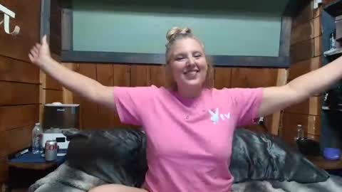 lisanixs online show from May 17, 2:42 am