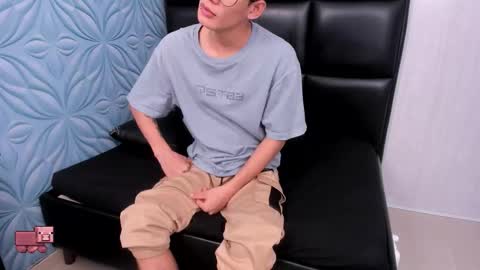 Snapshot of littlemax23 chatting on September 21, 11:23 am MAX online show from September 21, 11:23 am