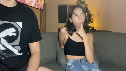 Snapshot of littlemegancouple chatting on December 21, 10:06 am the mengan show online show from December 21, 10:06 am