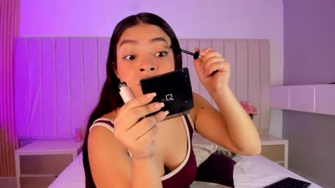 Snapshot of littleoliviia_ chatting on March 24, 2:11 pm im olivia IG littleolivia01 online show from March 24, 2:11 pm