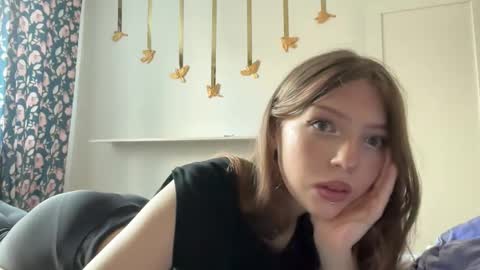 Snapshot of littleprincess3000 chatting on April 25, 1:52 pm littleprincess3000 online show from April 25, 1:52 pm