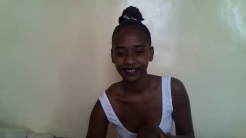 littlesandie online show from November 12, 6:03 am