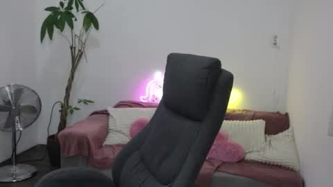 littlestellaspark online show from September 24, 6:17 am